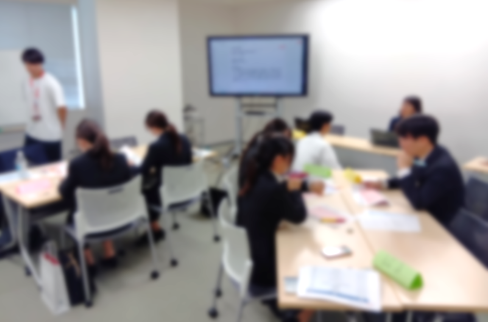 この日は6名にご参加いただき、2チームに分かれて発注者役に要件の聞き取り、
まとめ、発表をしてもらいました。
※画像はぼかし加工をしています。